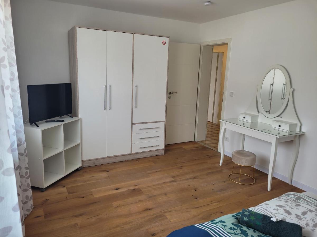 Ferienwohnung Anna Oftersheim Schwetzingen Hockenheim 3 Zimmer Mit Balkon Exterior photo